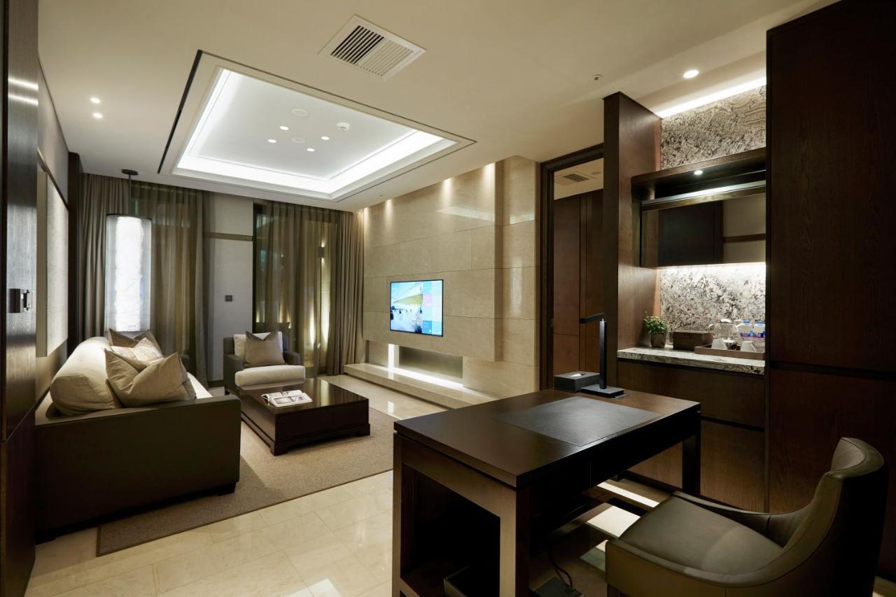 Crown Park Myeongdong Hotel 3*